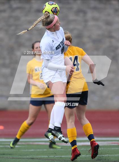 Thumbnail 2 in Neuqua Valley vs. New Trier photogallery.