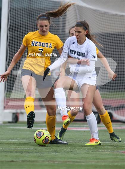 Thumbnail 2 in Neuqua Valley vs. New Trier photogallery.