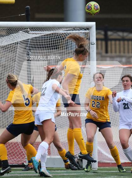 Thumbnail 2 in Neuqua Valley vs. New Trier photogallery.