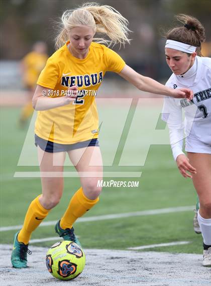 Thumbnail 2 in Neuqua Valley vs. New Trier photogallery.