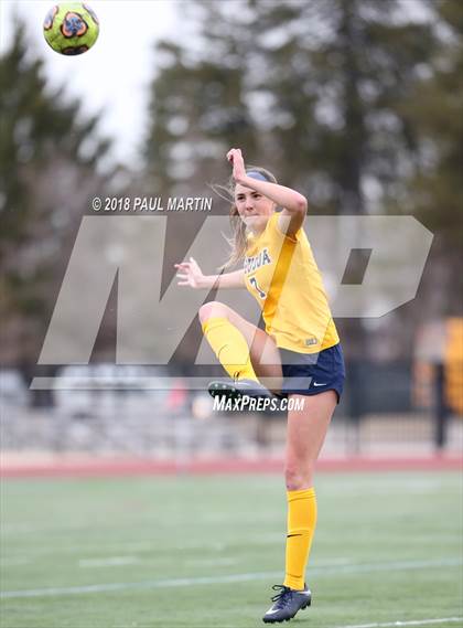Thumbnail 2 in Neuqua Valley vs. New Trier photogallery.