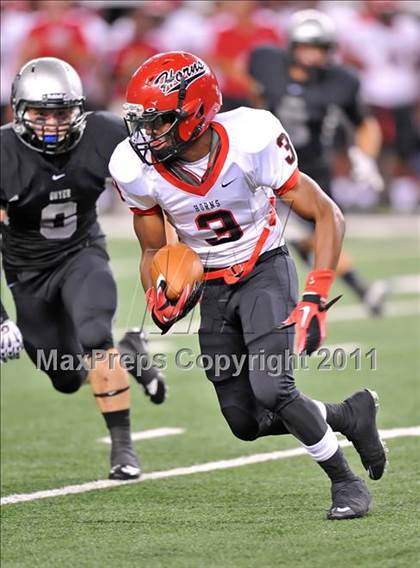Thumbnail 2 in Cedar Hill vs. Guyer (Kirk Herbstreit National Kickoff Classic) photogallery.