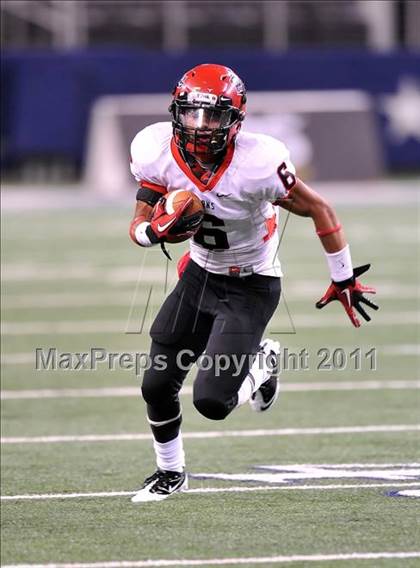 Thumbnail 1 in Cedar Hill vs. Guyer (Kirk Herbstreit National Kickoff Classic) photogallery.