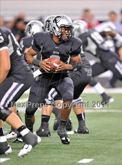 Thumbnail 2 in Cedar Hill vs. Guyer (Kirk Herbstreit National Kickoff Classic) photogallery.