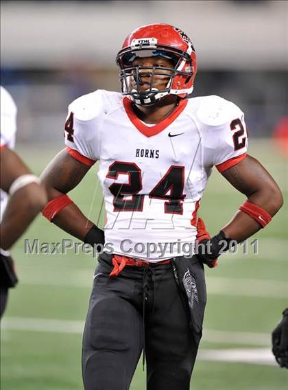 Thumbnail 3 in Cedar Hill vs. Guyer (Kirk Herbstreit National Kickoff Classic) photogallery.