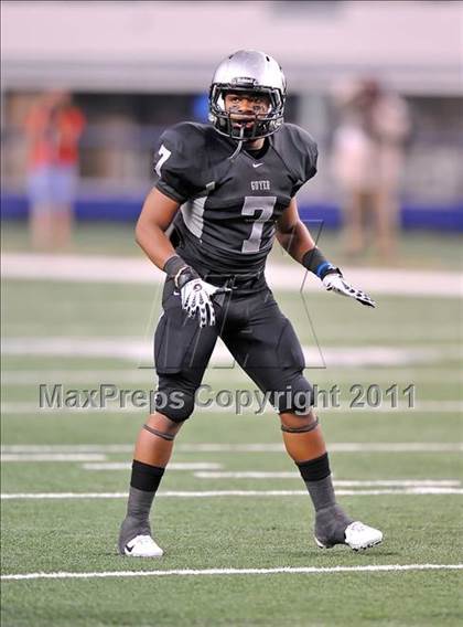 Thumbnail 1 in Cedar Hill vs. Guyer (Kirk Herbstreit National Kickoff Classic) photogallery.