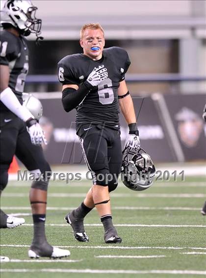 Thumbnail 2 in Cedar Hill vs. Guyer (Kirk Herbstreit National Kickoff Classic) photogallery.