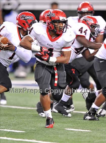 Thumbnail 2 in Cedar Hill vs. Guyer (Kirk Herbstreit National Kickoff Classic) photogallery.