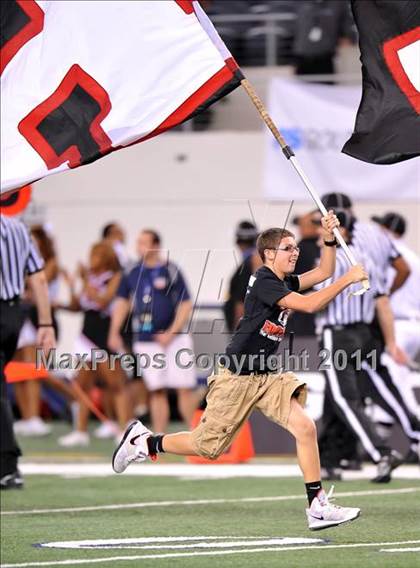 Thumbnail 3 in Cedar Hill vs. Guyer (Kirk Herbstreit National Kickoff Classic) photogallery.