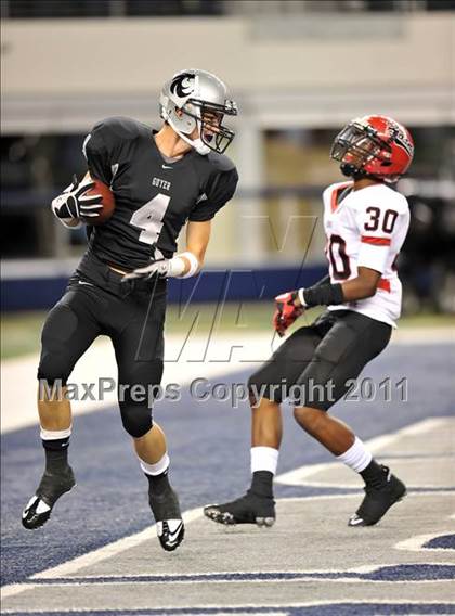 Thumbnail 1 in Cedar Hill vs. Guyer (Kirk Herbstreit National Kickoff Classic) photogallery.