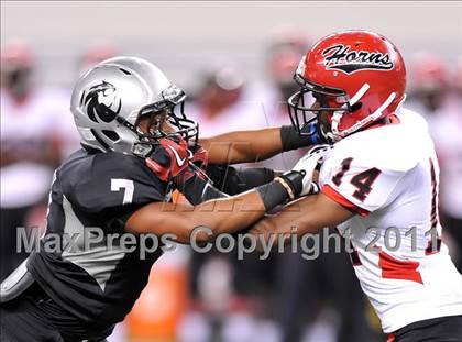 Thumbnail 2 in Cedar Hill vs. Guyer (Kirk Herbstreit National Kickoff Classic) photogallery.