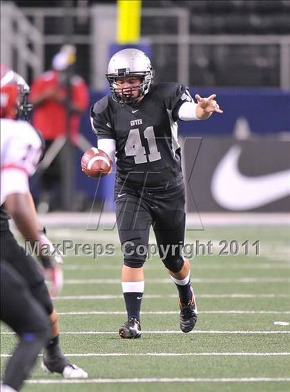 Thumbnail 3 in Cedar Hill vs. Guyer (Kirk Herbstreit National Kickoff Classic) photogallery.