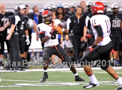 Thumbnail 1 in Cedar Hill vs. Guyer (Kirk Herbstreit National Kickoff Classic) photogallery.