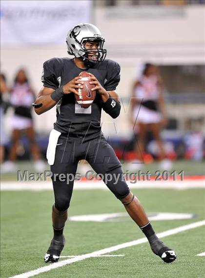 Thumbnail 2 in Cedar Hill vs. Guyer (Kirk Herbstreit National Kickoff Classic) photogallery.