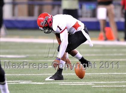Thumbnail 3 in Cedar Hill vs. Guyer (Kirk Herbstreit National Kickoff Classic) photogallery.