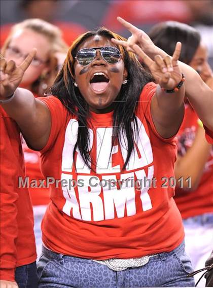 Thumbnail 2 in Cedar Hill vs. Guyer (Kirk Herbstreit National Kickoff Classic) photogallery.