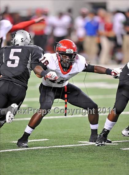Thumbnail 2 in Cedar Hill vs. Guyer (Kirk Herbstreit National Kickoff Classic) photogallery.