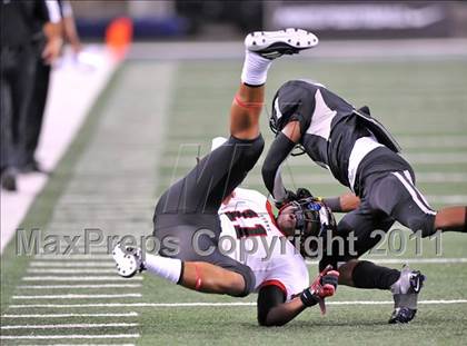 Thumbnail 3 in Cedar Hill vs. Guyer (Kirk Herbstreit National Kickoff Classic) photogallery.