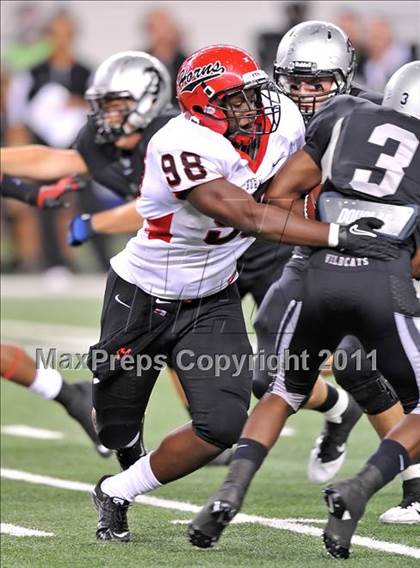 Thumbnail 2 in Cedar Hill vs. Guyer (Kirk Herbstreit National Kickoff Classic) photogallery.