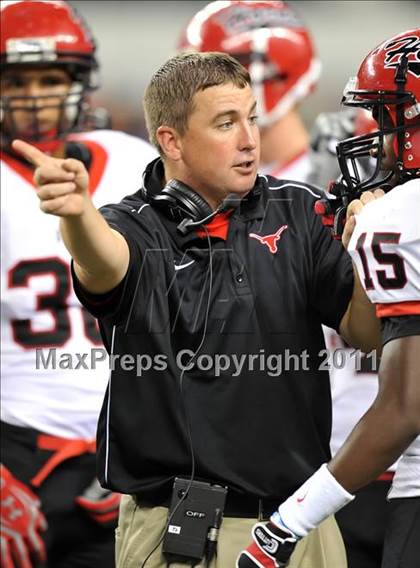 Thumbnail 2 in Cedar Hill vs. Guyer (Kirk Herbstreit National Kickoff Classic) photogallery.