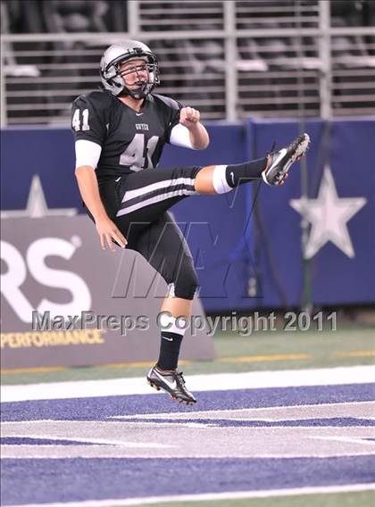 Thumbnail 3 in Cedar Hill vs. Guyer (Kirk Herbstreit National Kickoff Classic) photogallery.