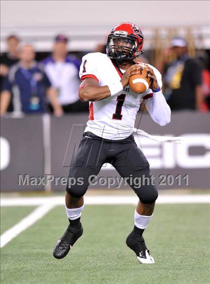 Thumbnail 3 in Cedar Hill vs. Guyer (Kirk Herbstreit National Kickoff Classic) photogallery.