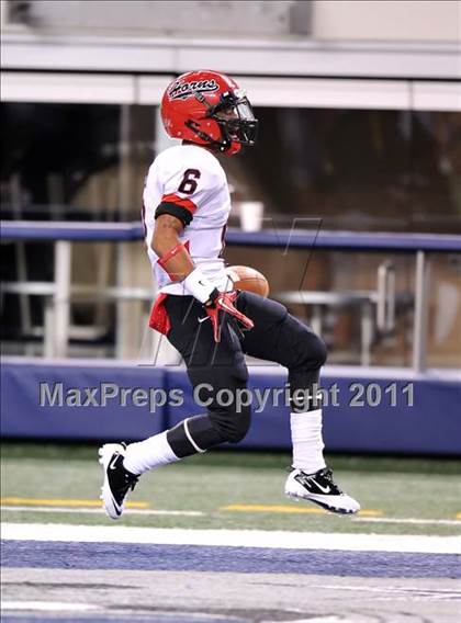 Thumbnail 1 in Cedar Hill vs. Guyer (Kirk Herbstreit National Kickoff Classic) photogallery.