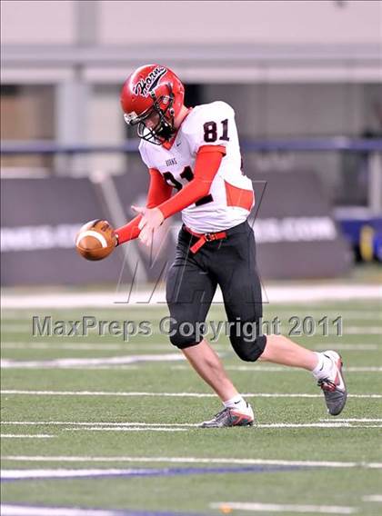 Thumbnail 3 in Cedar Hill vs. Guyer (Kirk Herbstreit National Kickoff Classic) photogallery.