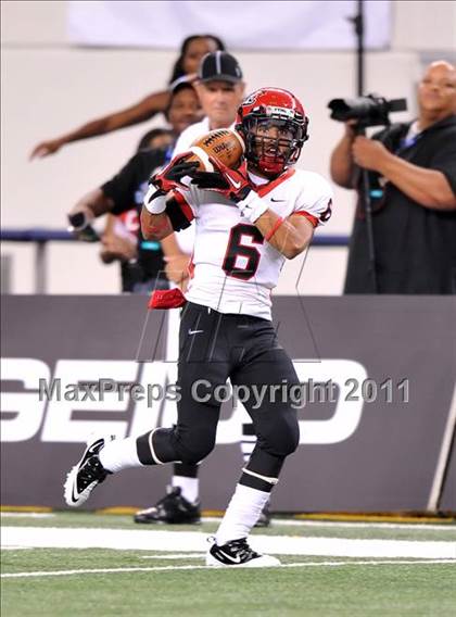 Thumbnail 2 in Cedar Hill vs. Guyer (Kirk Herbstreit National Kickoff Classic) photogallery.