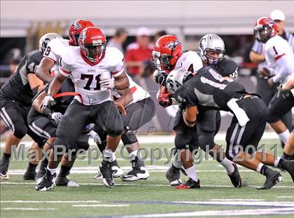 Thumbnail 3 in Cedar Hill vs. Guyer (Kirk Herbstreit National Kickoff Classic) photogallery.