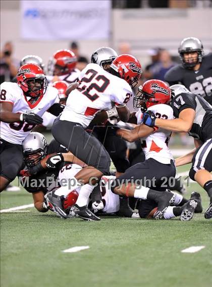 Thumbnail 3 in Cedar Hill vs. Guyer (Kirk Herbstreit National Kickoff Classic) photogallery.