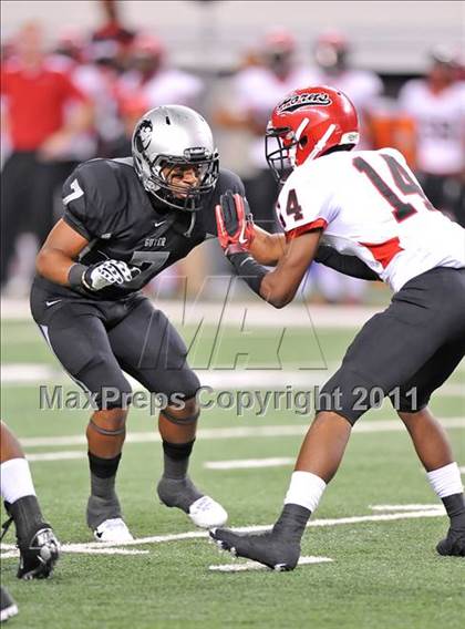 Thumbnail 2 in Cedar Hill vs. Guyer (Kirk Herbstreit National Kickoff Classic) photogallery.
