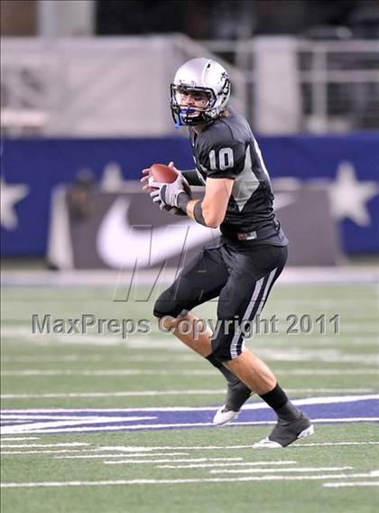 Thumbnail 2 in Cedar Hill vs. Guyer (Kirk Herbstreit National Kickoff Classic) photogallery.