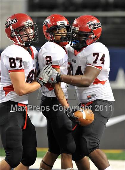 Thumbnail 1 in Cedar Hill vs. Guyer (Kirk Herbstreit National Kickoff Classic) photogallery.