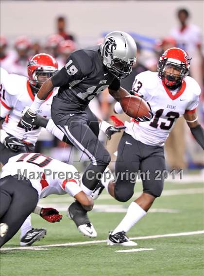 Thumbnail 3 in Cedar Hill vs. Guyer (Kirk Herbstreit National Kickoff Classic) photogallery.