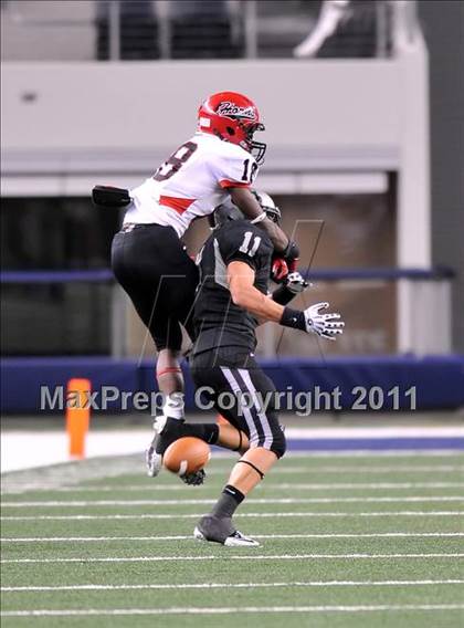 Thumbnail 1 in Cedar Hill vs. Guyer (Kirk Herbstreit National Kickoff Classic) photogallery.