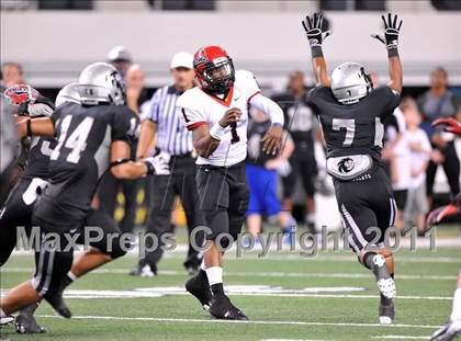 Thumbnail 3 in Cedar Hill vs. Guyer (Kirk Herbstreit National Kickoff Classic) photogallery.