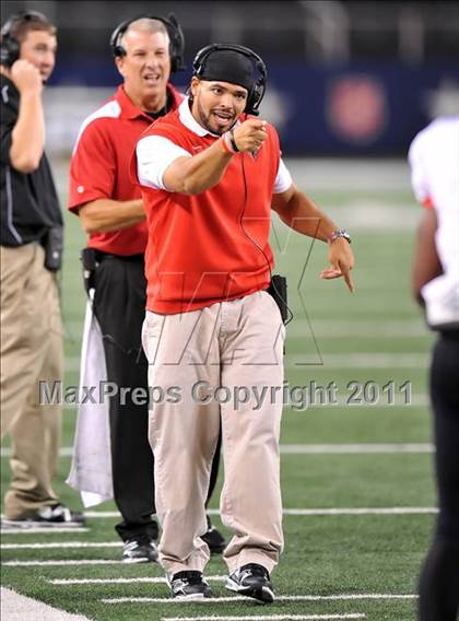 Thumbnail 1 in Cedar Hill vs. Guyer (Kirk Herbstreit National Kickoff Classic) photogallery.