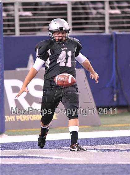 Thumbnail 1 in Cedar Hill vs. Guyer (Kirk Herbstreit National Kickoff Classic) photogallery.