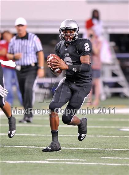 Thumbnail 2 in Cedar Hill vs. Guyer (Kirk Herbstreit National Kickoff Classic) photogallery.