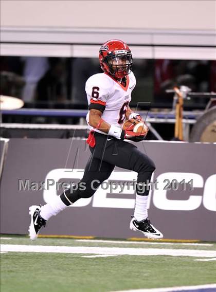 Thumbnail 3 in Cedar Hill vs. Guyer (Kirk Herbstreit National Kickoff Classic) photogallery.