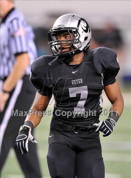 Thumbnail 3 in Cedar Hill vs. Guyer (Kirk Herbstreit National Kickoff Classic) photogallery.