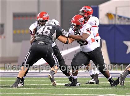 Thumbnail 3 in Cedar Hill vs. Guyer (Kirk Herbstreit National Kickoff Classic) photogallery.