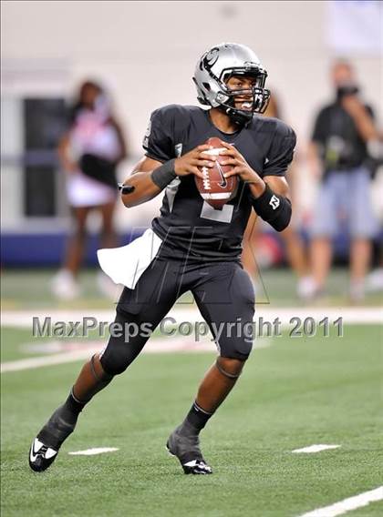 Thumbnail 3 in Cedar Hill vs. Guyer (Kirk Herbstreit National Kickoff Classic) photogallery.