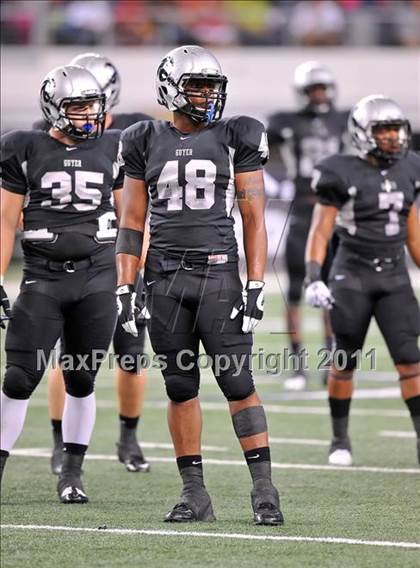 Thumbnail 3 in Cedar Hill vs. Guyer (Kirk Herbstreit National Kickoff Classic) photogallery.