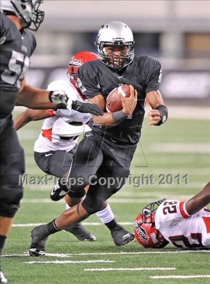 Thumbnail 3 in Cedar Hill vs. Guyer (Kirk Herbstreit National Kickoff Classic) photogallery.