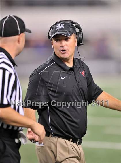 Thumbnail 2 in Cedar Hill vs. Guyer (Kirk Herbstreit National Kickoff Classic) photogallery.