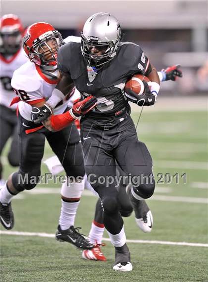 Thumbnail 1 in Cedar Hill vs. Guyer (Kirk Herbstreit National Kickoff Classic) photogallery.