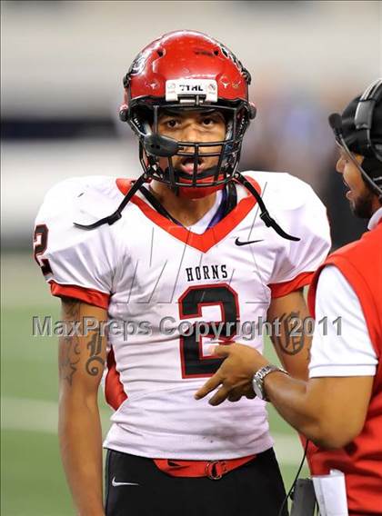 Thumbnail 3 in Cedar Hill vs. Guyer (Kirk Herbstreit National Kickoff Classic) photogallery.
