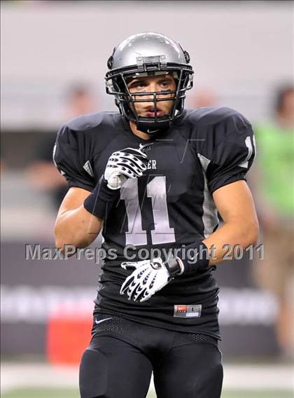 Thumbnail 2 in Cedar Hill vs. Guyer (Kirk Herbstreit National Kickoff Classic) photogallery.